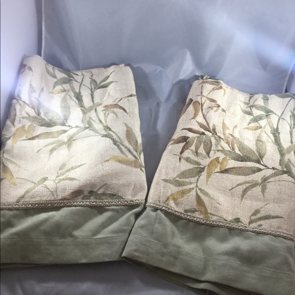 JC Penny Home Collection Valances - Picture 4 of 10